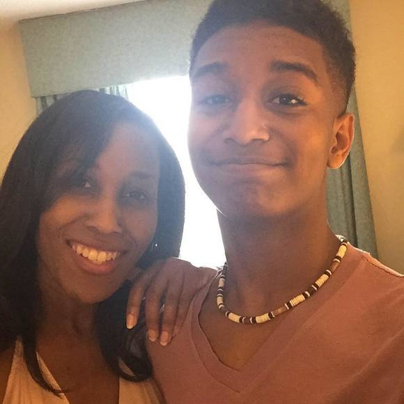 Meet your Posher, Ebony - Picture 1 of 1